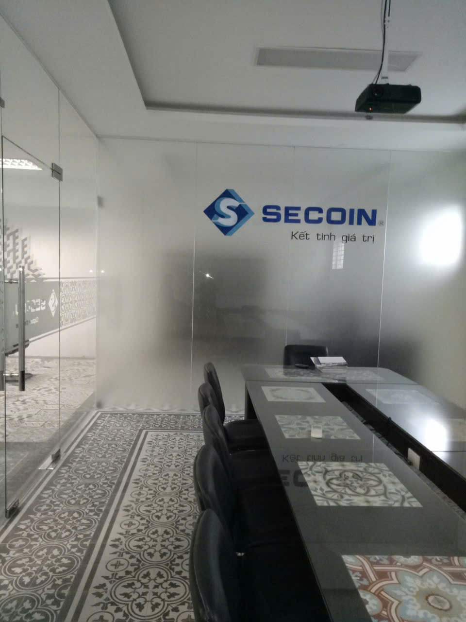 Cửa kính cường lực cho công ty tại Đà Nẵng