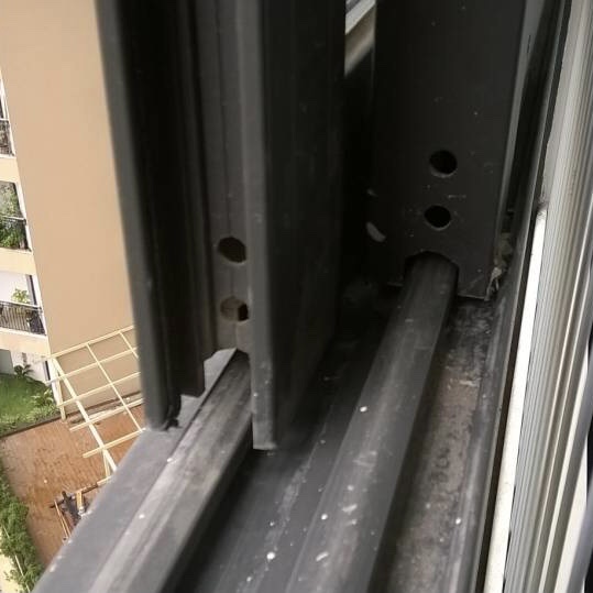 Sửa cửa nhôm bị tràn nước vào Sửa cửa nhôm bị tràn nước vào