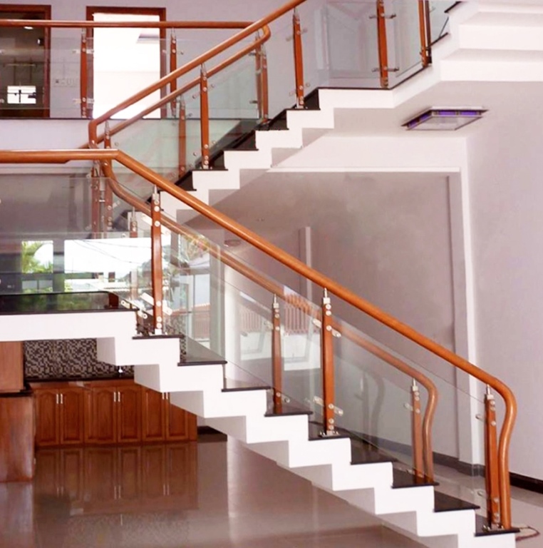 làm cầu thang kính tại Đà Nẵng