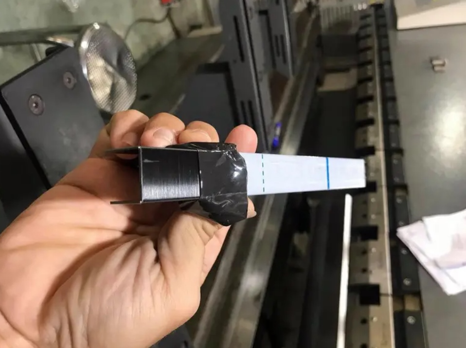 nẹp inox kính cường lực